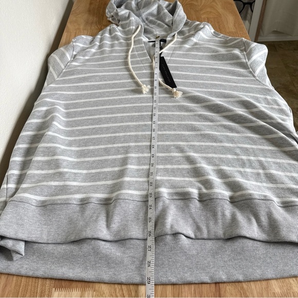 Jane and Delancey Women's 2XL Grey White Striped Pullover Hoodie Sweatshirt NWT - Picture 8 of 8